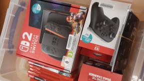 Malle plastique contenant la console switch2, des manettes, un chargeur et des jeux.